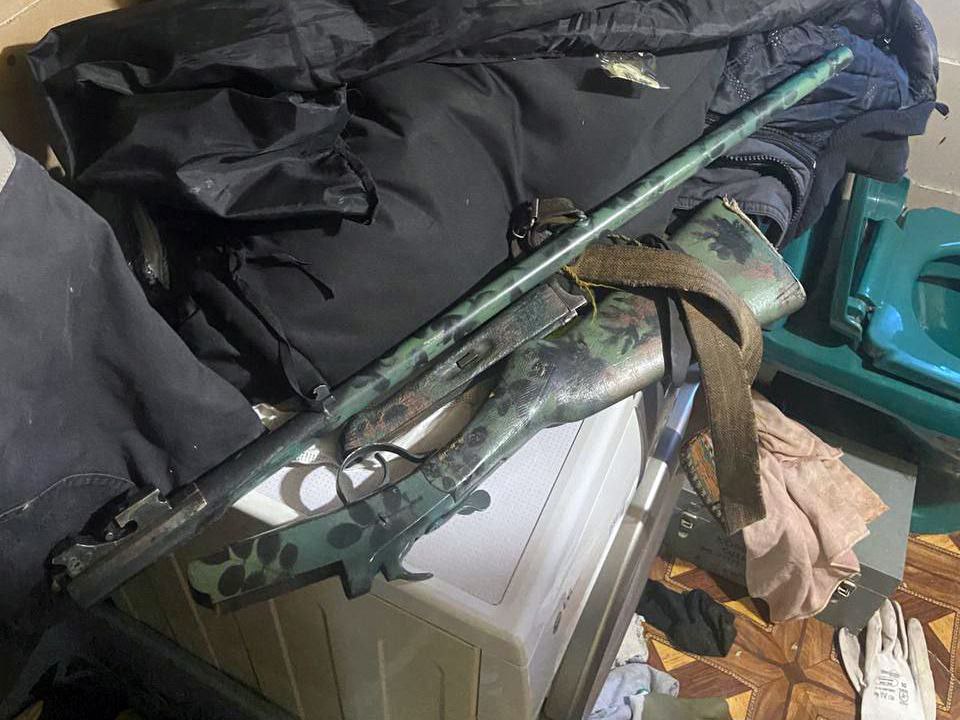 Саратовец 12 лет хранил у себя найденное в лесу ружье с боеприпасами